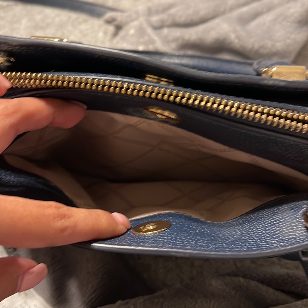 Navy medium Michael Kors purse - Picture 5 of 6